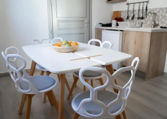 The Lighthouse Sunset View Akrotírion